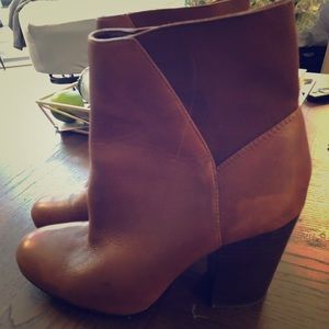 BCBG generation leather boots